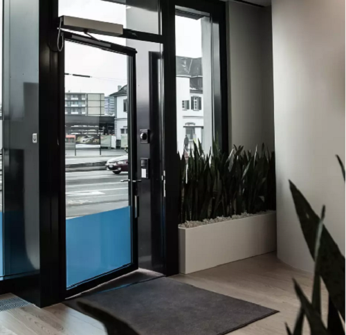 Swing door